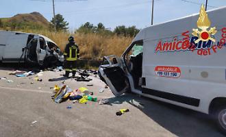 Scontro frontale nell'ennese tra due furgoni: due persone hanno perduto la vita