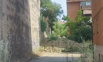 Enna Bassa, muro crollato in viale delle Olimpiadi: scatta la protesta per i ritardi nella ricostruzione