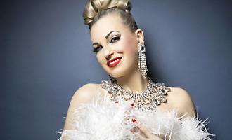 Lady Roberta Kent: tra ironia e senso del Burlesque