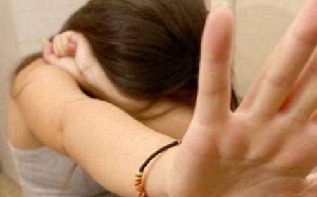 Non imped&igrave; la violenza su due bambini: la condanna e nove anni &egrave; definitiva e la Polizia lo preleva per portarlo in carcere