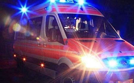 Operaio muore dopo la caduta da un cestello elevatore in un campo di calcio