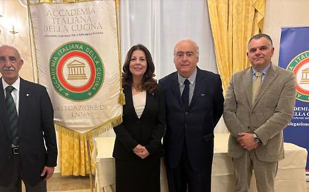 Cinquant'anni tra fornelli e storia: l'Accademia Italiana della Cucina di Enna celebra il legame indissolubile con il territorio