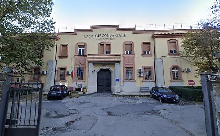 Carcere di Enna, violenta protesta dei detenuti: da giorni telefonate bloccate, stamattina scoppia la rivolta
