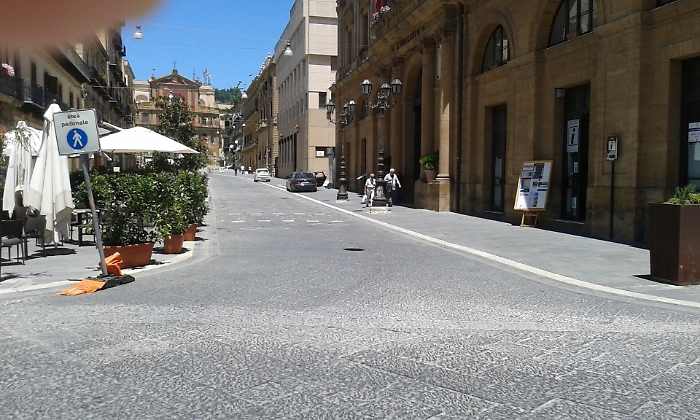 Caltanissetta e quel pianto di sposa che "commuove" un vigile urbano...