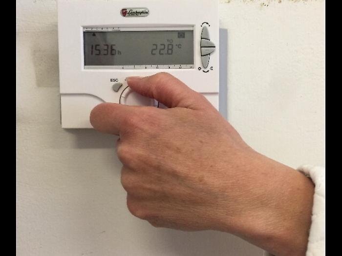 Termosifoni e risparmio: ecco come scaldare la casa, senza troppi aumenti in bolletta