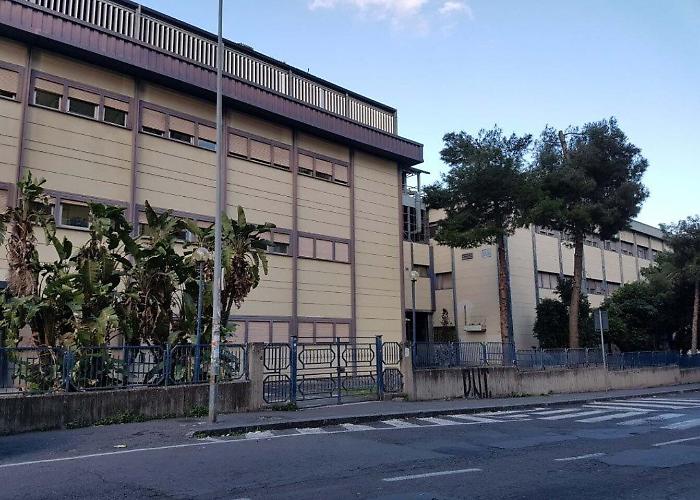 "L'ex ospedale nelle mani di clochard e tossicodipendenti"