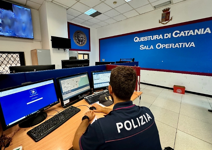 Viola per due volte il divieto di avvicinamento alla moglie e alla figlia di 5 mesi: arrestato a Catania