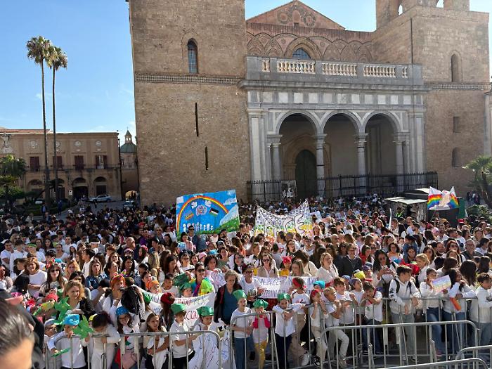 "Arcobaleno della pace" a Monreale, tutti in piazza per la pace