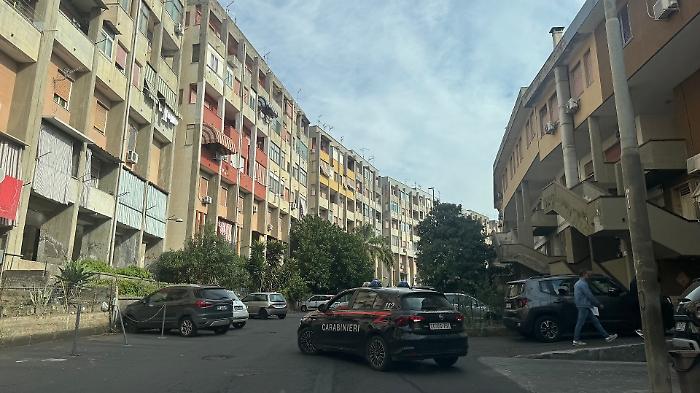 Catania, la notte “brava” di via Capo Passero: prima litigano, poi i colpi di pistola