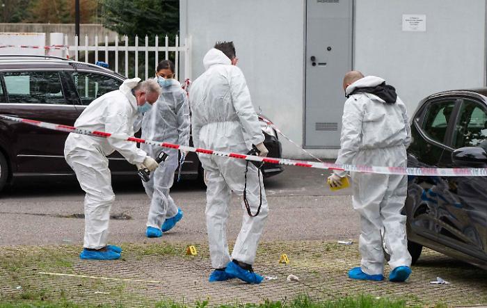 Femminicidi: morta Luciana Ronchi, 62enne accoltellata dall'ex marito per strada a Milano. Lui urlava: «La casa è la mia»