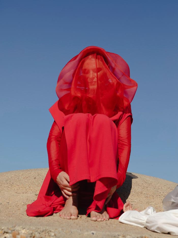 Il collettivo danese Sisters Hope approda nel  settecentesco palazzo dei Principi Naselli 