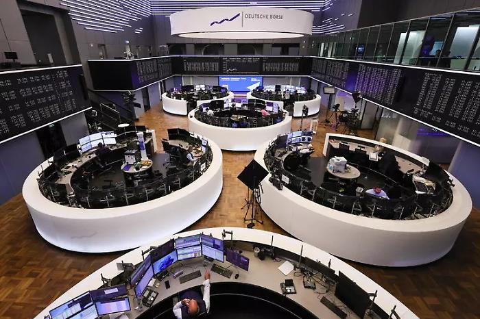 Accordo Usa-Cina sui dazi innesca un rally globale: borse ai massimi, bitcoin oltre 115.000 dollari e attesa per il taglio Fed