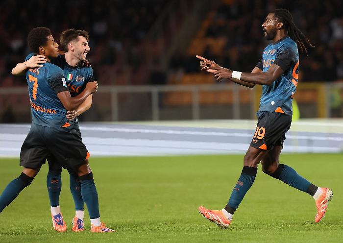 Ancora Anguissa, il Napoli passa a Lecce e resta in testa