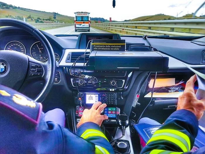 Caltanissetta, ambulanza utilizzata come un taxi sanitario ma non aveva l'autorizzazione: sequestrata