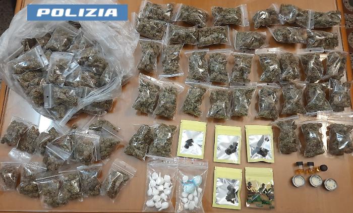 Bloccati a Cibali con uno zaino stracolmo di droga di tutti i tipi: arrestati due fratelli catanesi