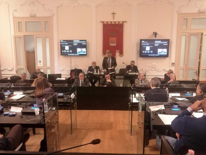 Trapani, nessuna decadenza per i consiglieri comunali assenti: ecco i motivi