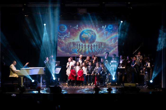 Note di solidarietà: Shine in concerto per Emergency al Teatro Perracchio a Ragusa