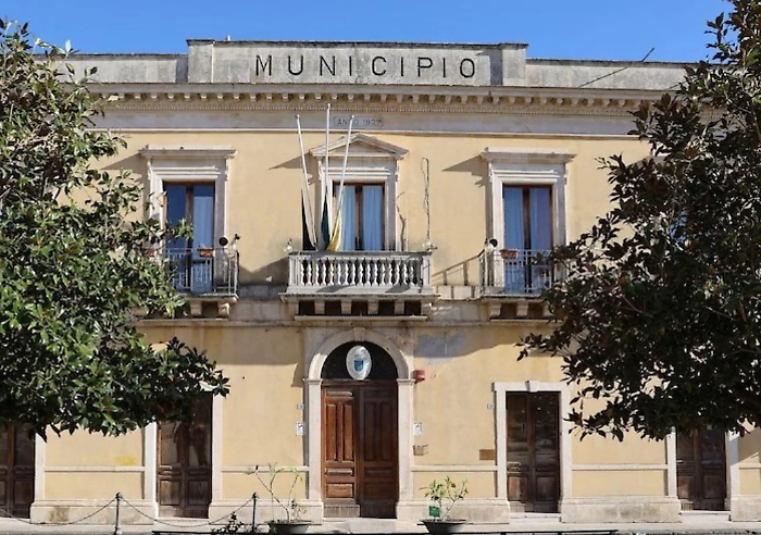 Disavanzo da 14 milioni a Solarino: scontro in consiglio e richiesta di commissione d'inchiesta