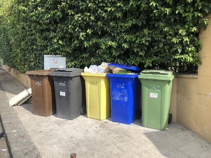 Raccolta differenziata fatta male a Catania