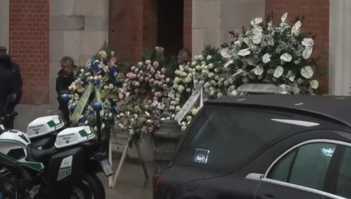 I funerali di Ornella Vanoni a Brera tra affetti più cari, colleghi e cittadini
