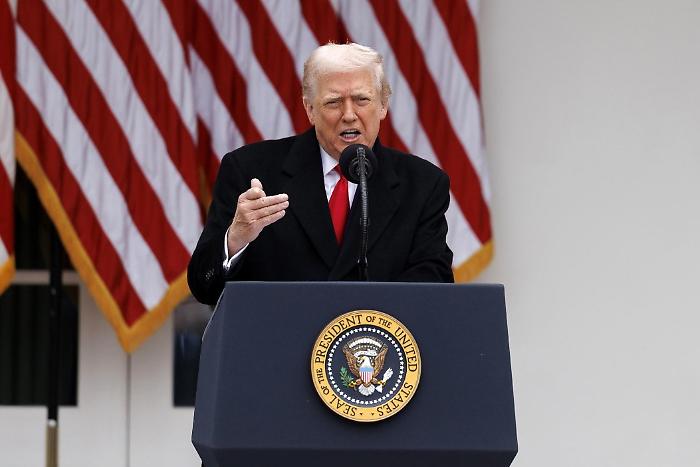 Trump vede Putin e Zelensky: «Un accordo è vicino». Ma Mosca per ora tace e martella Kiev 