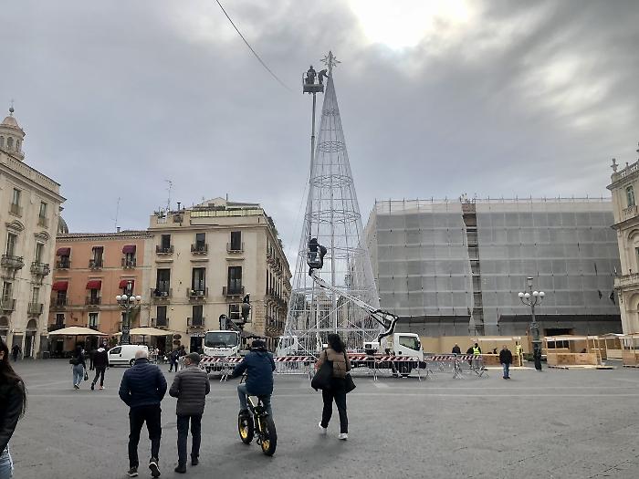 Il Natale a Catania è pronto a partire (nonostante i ritardi), ma via Garibaldi dovrà fare a meno dei mercatini