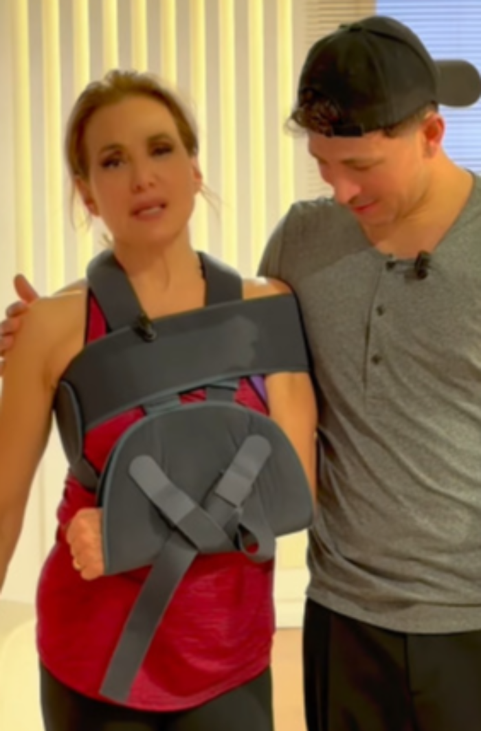 "Ballando con le Stelle", Barbara D'Urso con il tutore: &laquo;Sono emotivamente abbattuta&raquo;