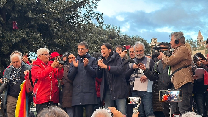 Il Pd di Sicilia fa la festa, non (ancora) l'unit&agrave;, attesa per Elly Schlein. Barbagallo sulle Regionali: &laquo;Campo largo? Preferisco chiamarlo centrosinistra&raquo;