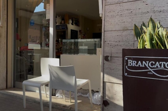 Ordigno esplode davanti alla storica pasticceria Brancato di Siracusa