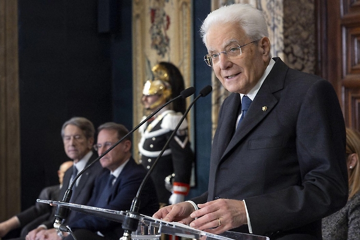 &ldquo;Non &egrave; un gioco a somma zero&rdquo;: l&rsquo;allarme di Mattarella su disinformazione, frammentazione occidentale e armi intelligenti