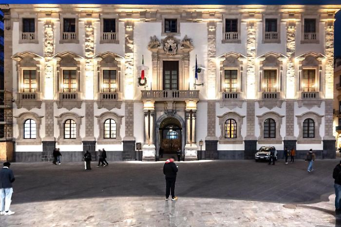 Se l&rsquo;host &egrave; pure capo di gabinetto del sindaco,  M5S e Pd chiedono conto al Comune di Catania  