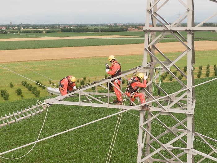 Terna, rete pi&ugrave; sicura e green: 800 milioni di opere entro fine 2025 e record di autorizzazioni