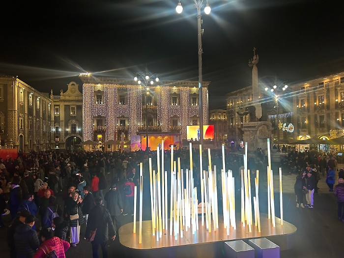 Un bagno di folla a Catania per il Viaggio della Fiamma Olimpica 