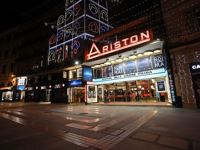 Sanremo 2026, la corsa al posto all&rsquo;Ariston costa di pi&ugrave;: guida ragionata (e senza sorprese) ai nuovi prezzi e a come comprare i biglietti