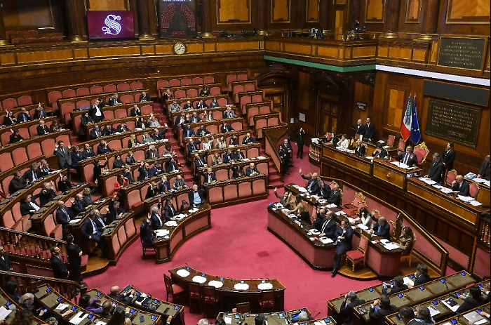 Manovra, salta la stretta sui lavoratori sottopagati: si va verso il s&igrave;, ma tra le polemiche