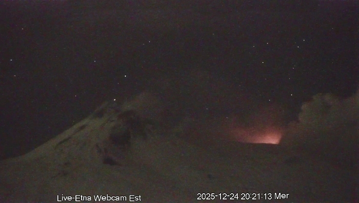 Etna torna a farsi sentire per la Vigilia di Natale: aumento dell'attivit&agrave; e Vona giallo per l'aviazione