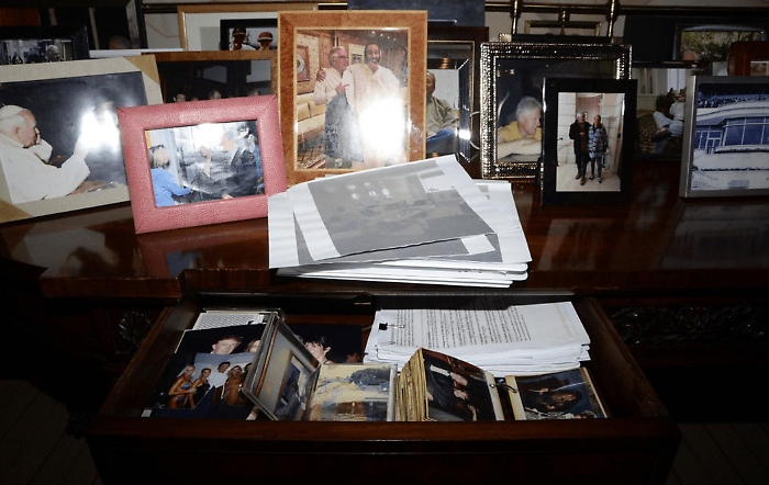 Un altro milione di documenti su Jeffrey Epstein consegnati al Dipartimento di Giustizia: esplode la polemica su Bondi, la Casa Bianca e il principe Andrea