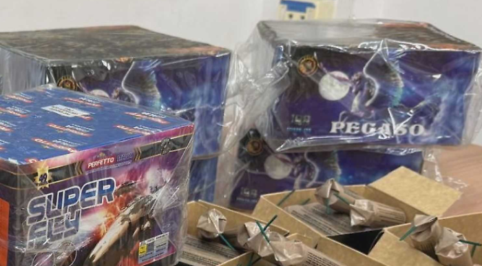 Ad Agrigento sequestrati oltre 900 di fuochi pirotecnici: denunciato un ambulante