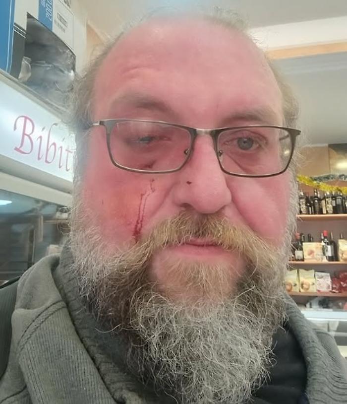 Aggredito a Catania Roman Henry Clarke, "avviso" per la vendita della bottega: &laquo;Me ne vado&raquo;