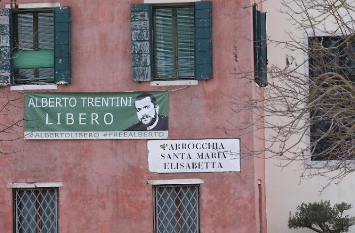 &laquo;&Egrave; stato tutto inaspettato, ora posso fumare una sigaretta?&raquo;: le parole di sollievo di Trentini. E Mattarella chiama la famiglia