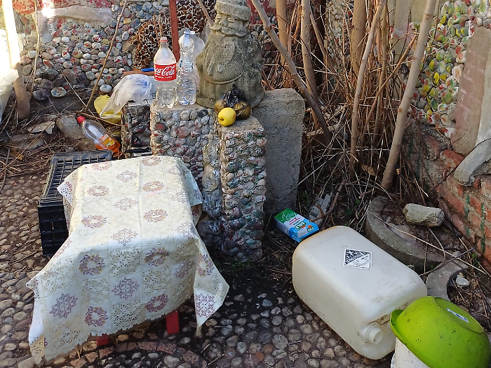 La casa del puparo pronta a diventare museo, ma dentro vive qualcuno: scoperta choc a Maregrosso