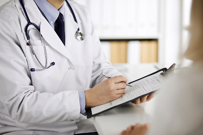 Sanit&agrave; a Ragusa: richiesta urgente di una visita in dieci giorni, ma appuntamento fissato dopo sei mesi