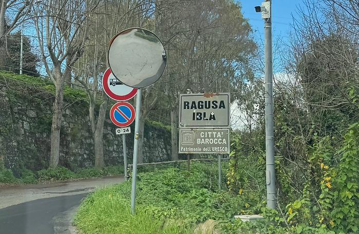 "Questa &egrave; l'accoglienza riservata ai visitatori di Ibla, semplicemente assurdo"