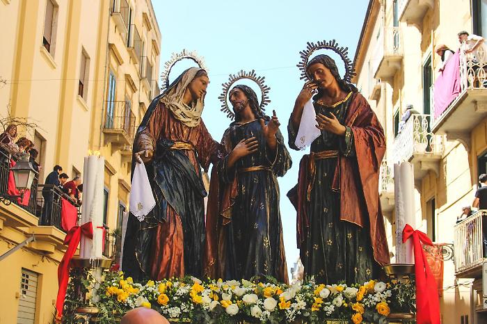 Trapani rivive le sue radici: la processione dei Misteri torna alla Chiesa del Collegio dopo quasi settant'anni