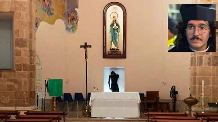 Paura a Portopalo per la processione annullata, un uomo irropome in chiesa con ujn coltello: &laquo;Si deve fare&raquo;