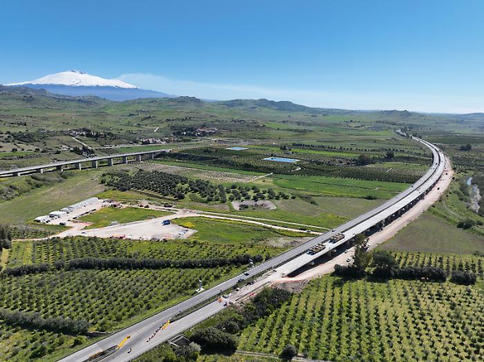 Viadotto Alfio sull'A19, impalcati ultimati e prime prove di carico: consegna prevista tra un anno