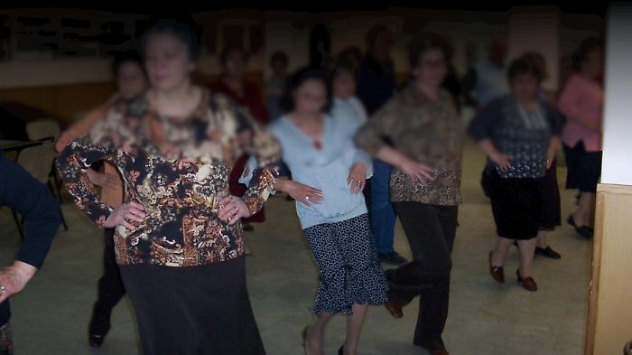 Il Comune di Enna d&agrave; lo sfratto al Centro Anziani, i nonnini lo occupano: &laquo;Non vogliamo andare via da qui&raquo;