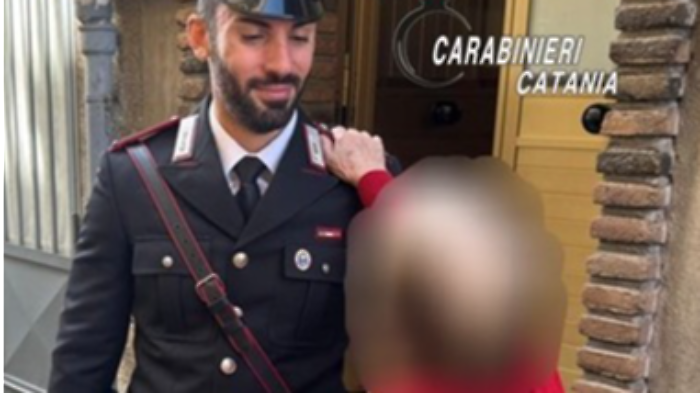 Nel Catanese, si finge carabiniere e raggira con un complice un'anziana: &laquo;Dobbiamo verificare la provenienza di alcuni gioielli&raquo;