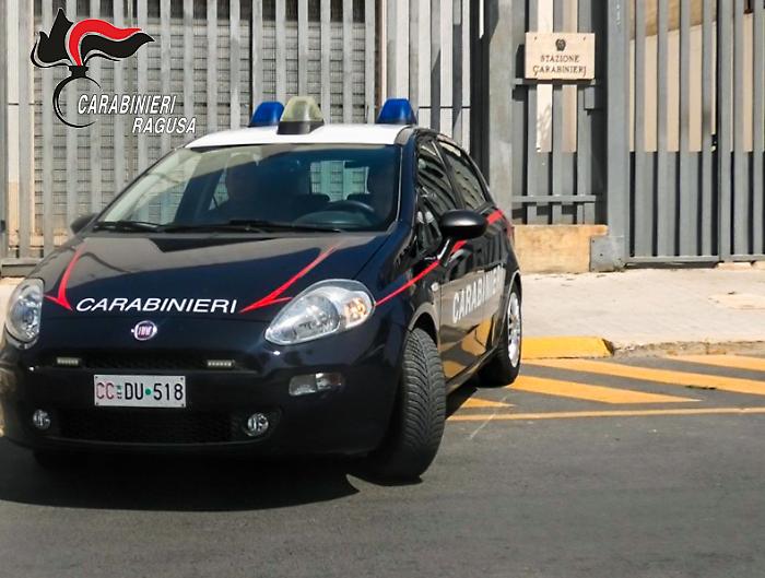 Pozzallo, due minorenni trovati con droga e coltelli: denunciati per spaccio