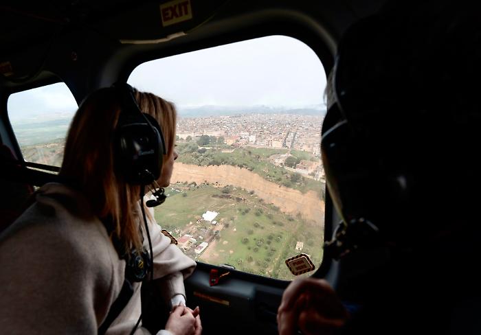 Giorgia  Meloni in volo verso la Sicilia per un sopralluogo a Niscemi: terza visita della premier dopo la frana 